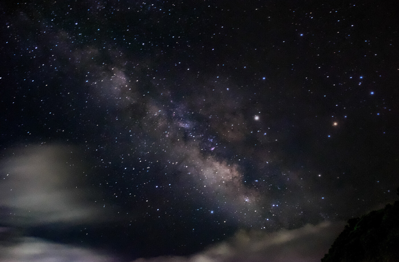 和歌山県串本町の美しい星空と天の川、宇宙を身近に感じられる夜空の風景